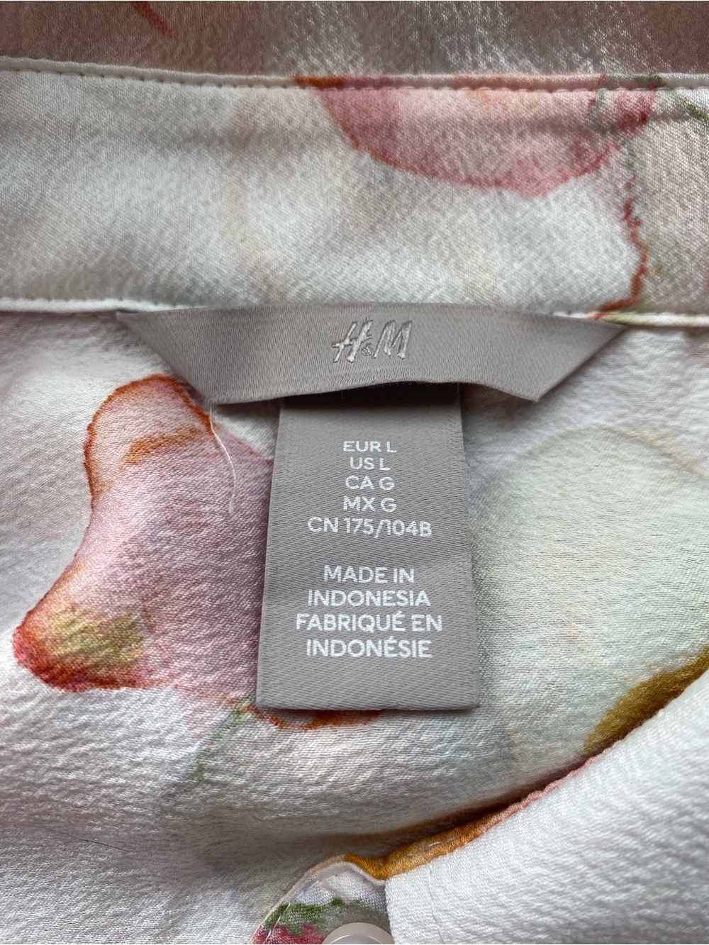 H&M Floral Watercolor Button-Down Shirt in Peach & Green - Picture 2 of 7